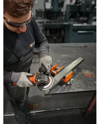 Szlifierka kątowa CG 17-125 1700W 125mm