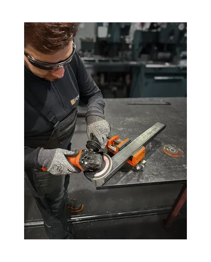 Szlifierka kątowa CG 17-125 1700W 125mm